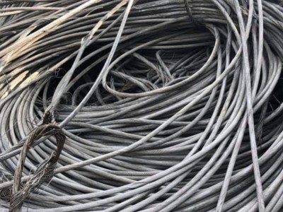 <div style:"display:none"></div>